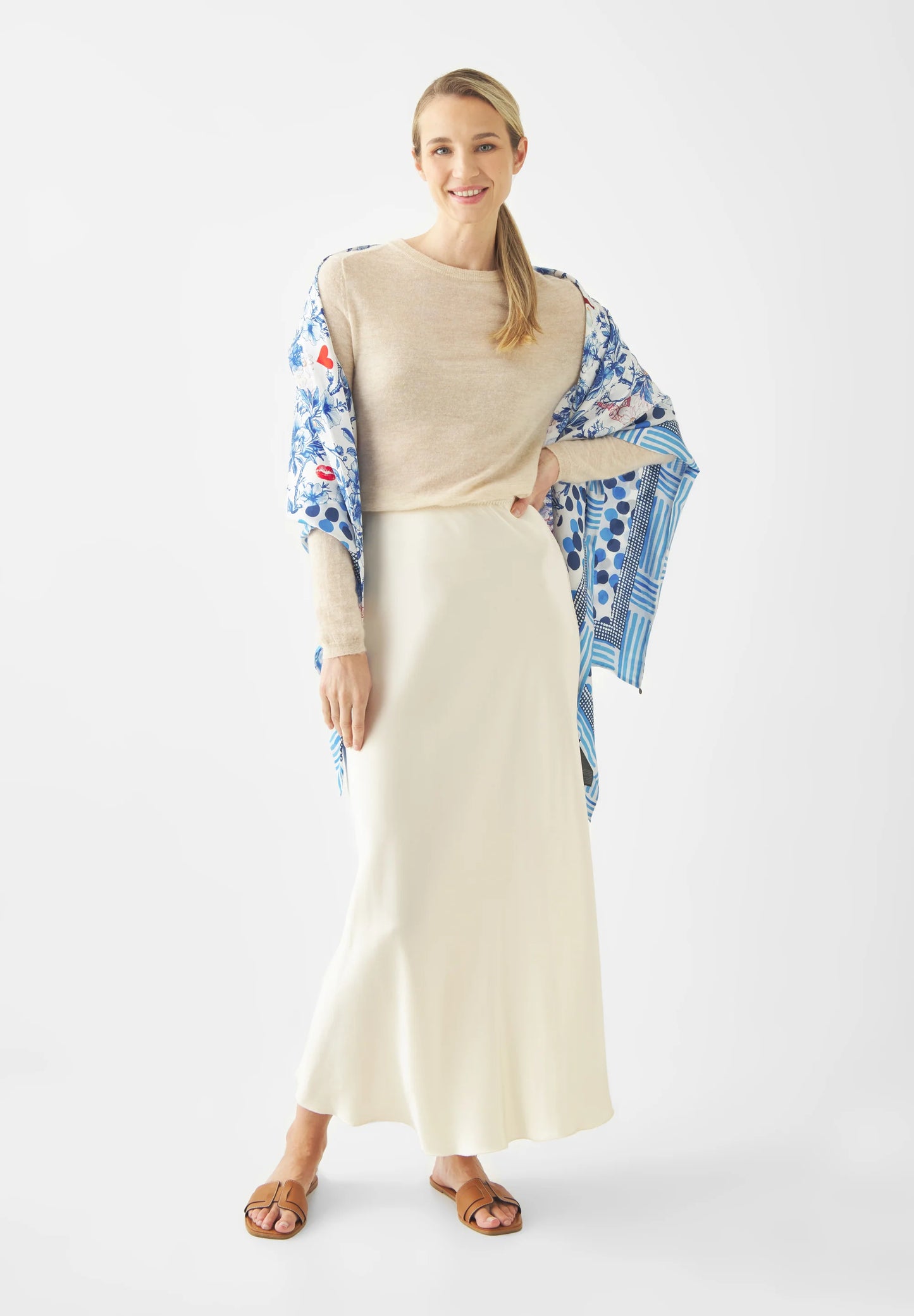 Foulard Triangolare in Seta Pura – Edizione Limitata "Parisian Chic"