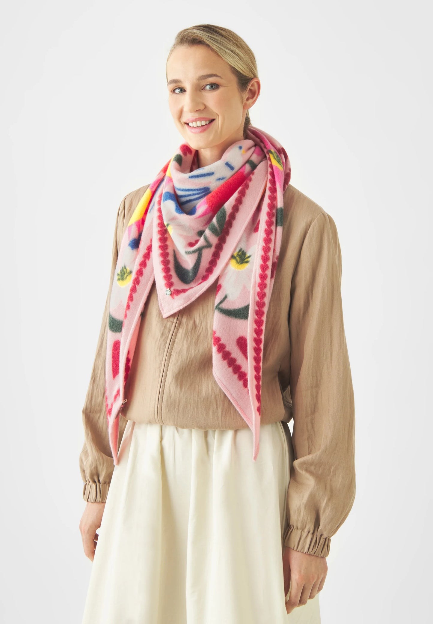 Sciarpa a Punta in Tessuto Morbidissimo: Carezza Floreale "Bisou