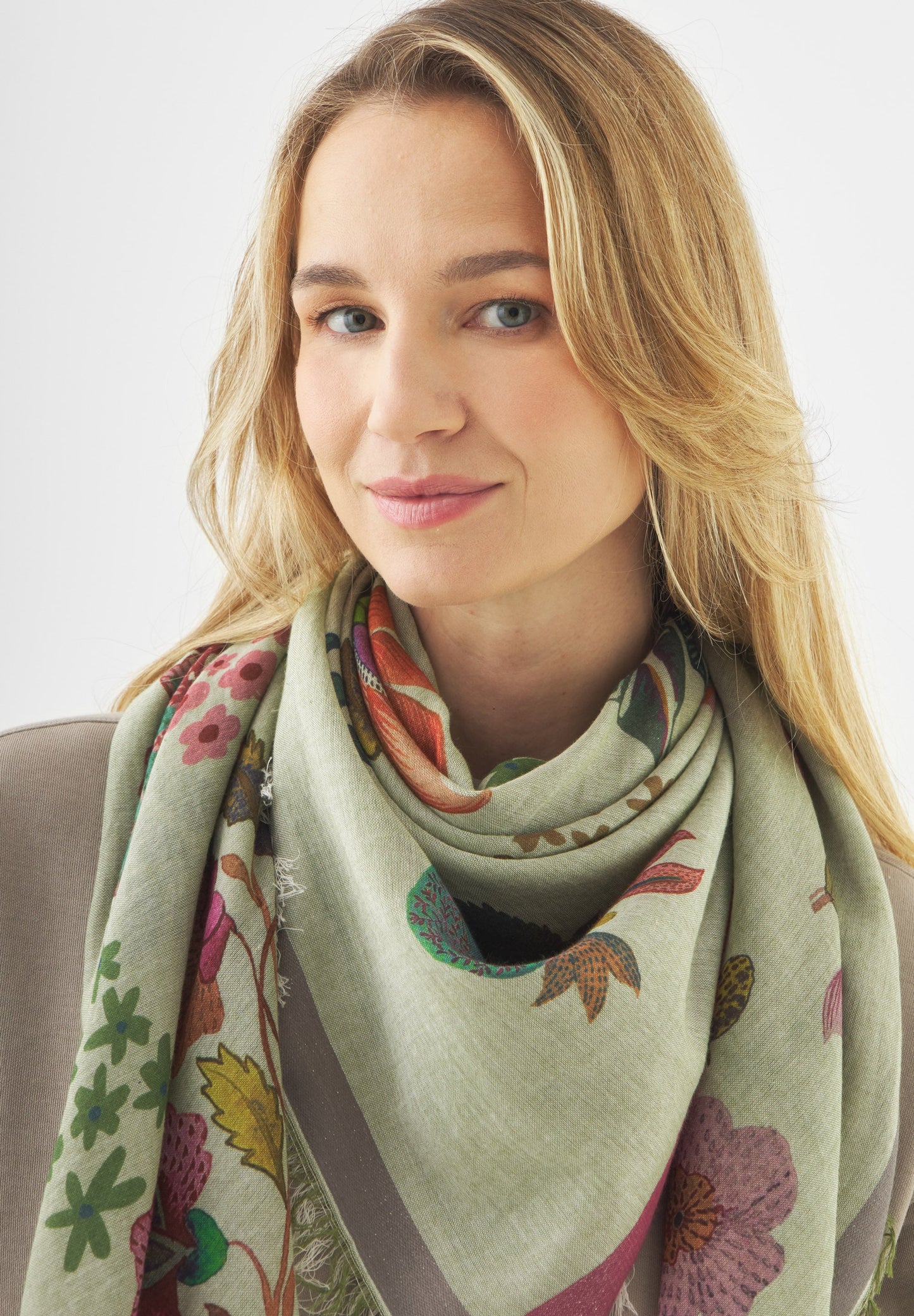 Foulard in Cotone e Modal Lurex – Trama Floreale e Riflessi Metallici
