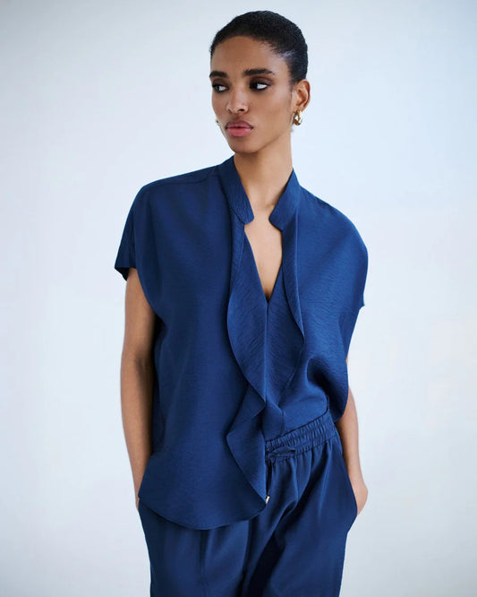 Blusa Donna Manica Corta Texture Stropicciata – Disponibile in Nero, Blu, Bianco e Cammello