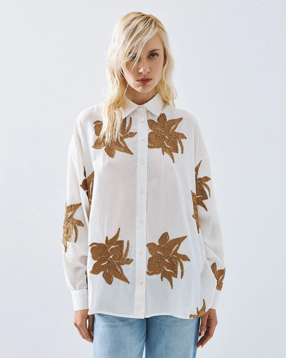Cotton shirt with maxi floral embroidery - Camel, Black