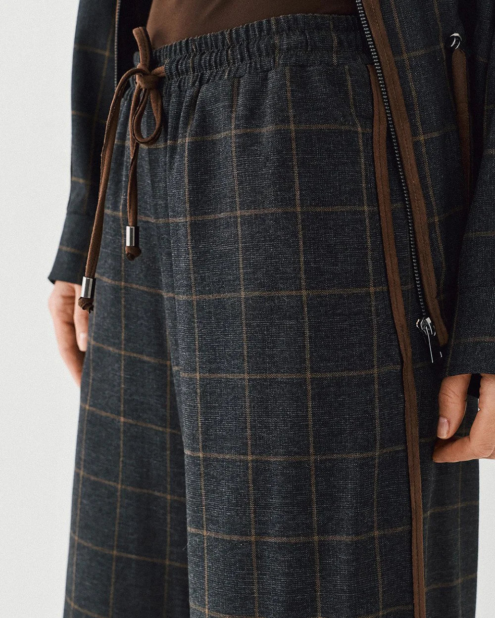 Pantaloni con Motivo Finestrato ed Elastico in Vita
