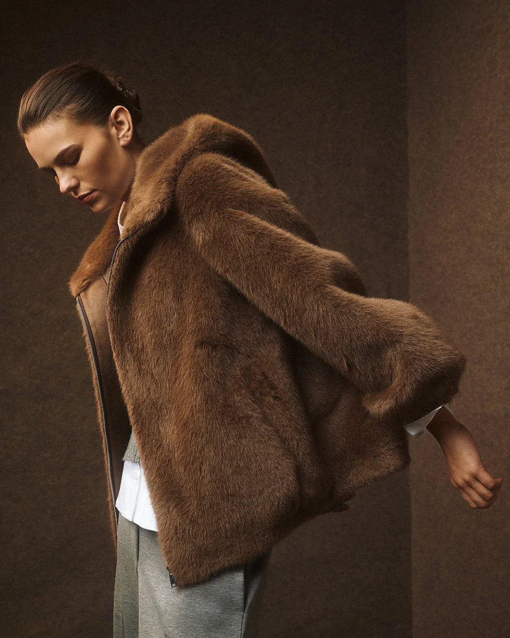 Giaccone in Pelliccia Sintetica con Cappuccio e Zip