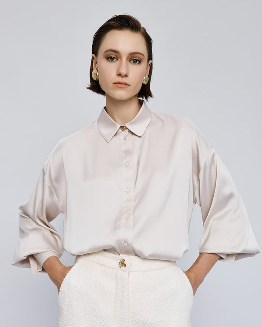 Camicia in raso con maniche ampie