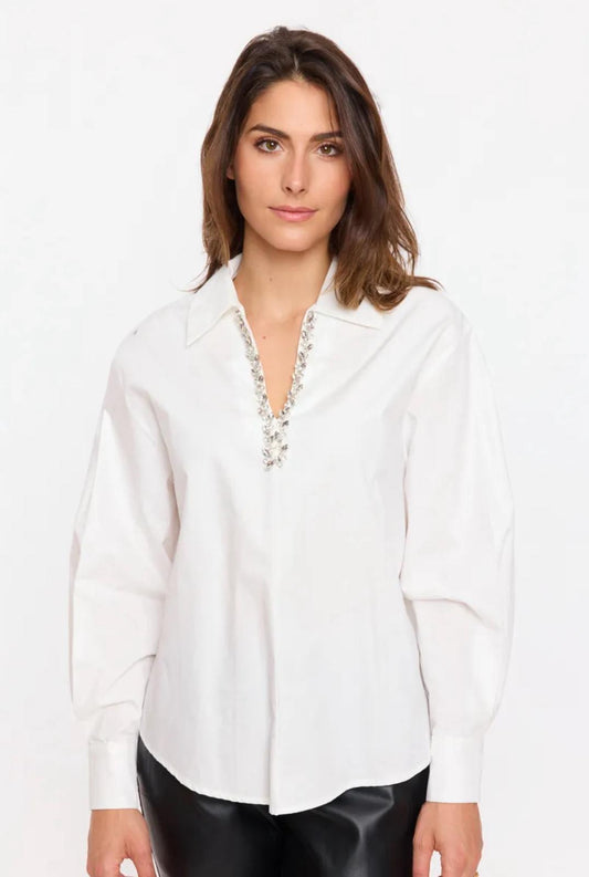 Camicia Bianca Oversize con Dettaglio Gioiello