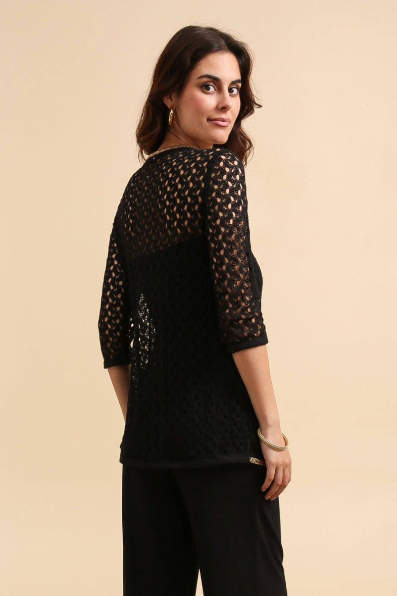 Cardigan in maglia nero crochet con dettaglio dorato