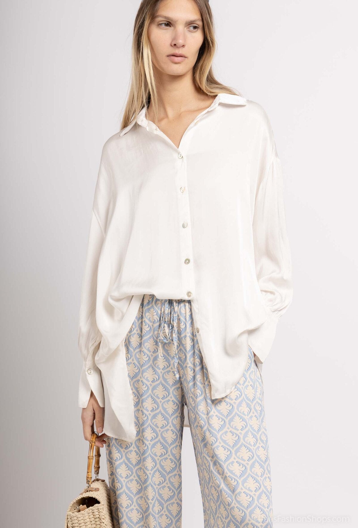 Oversized viscose and silk blouse with a satin effect and long sleeves