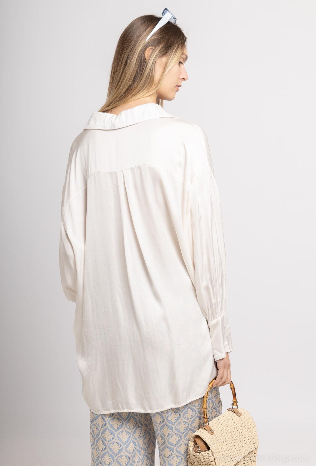 Oversized viscose and silk blouse with a satin effect and long sleeves