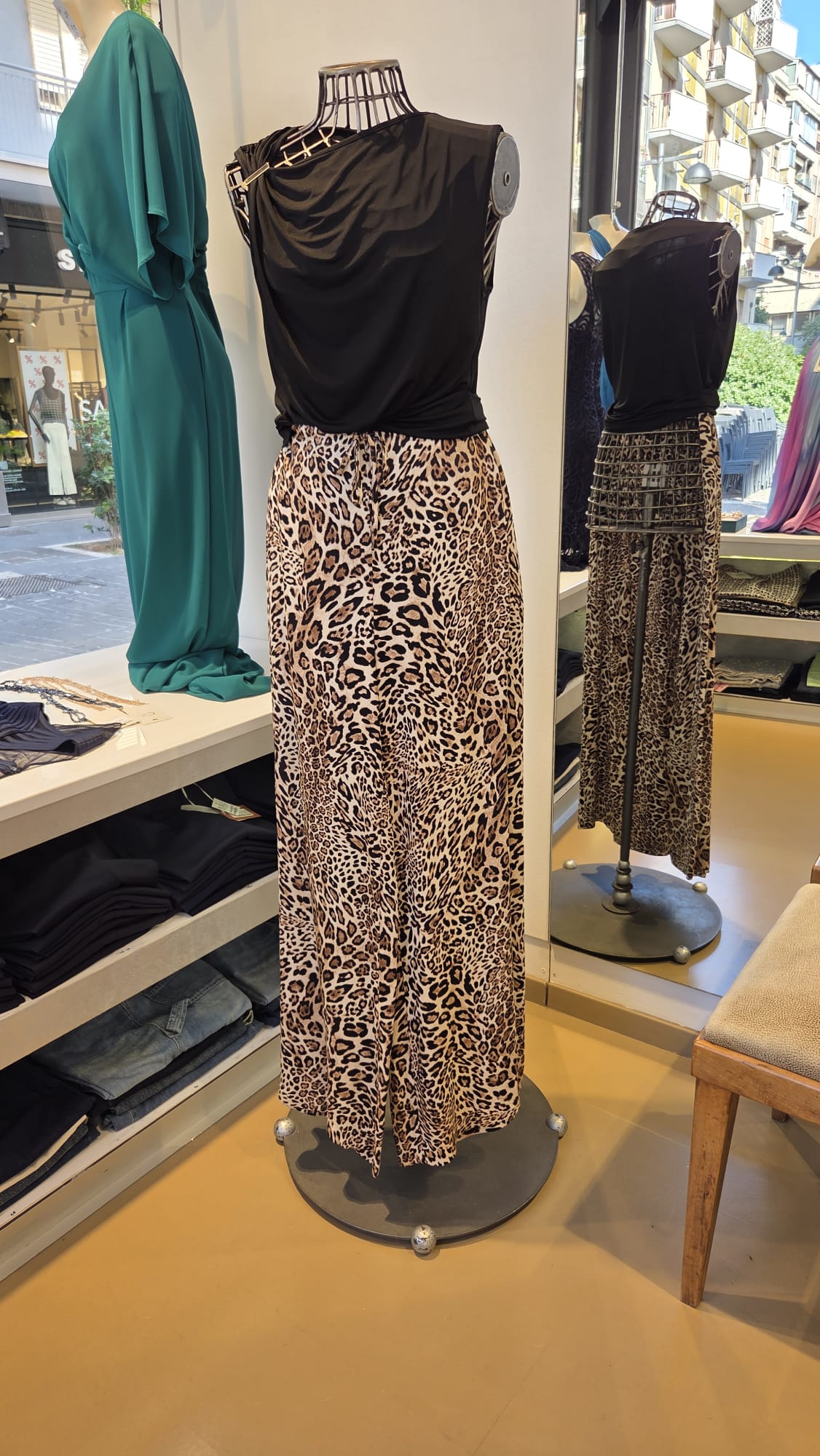 Pantaloni Fluidi a Gamba Larga in Stampa Leopardata