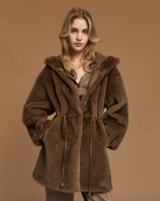 🐻 Parka in Eco-Pelliccia con Cappuccio: L'Eleganza Avvolgente