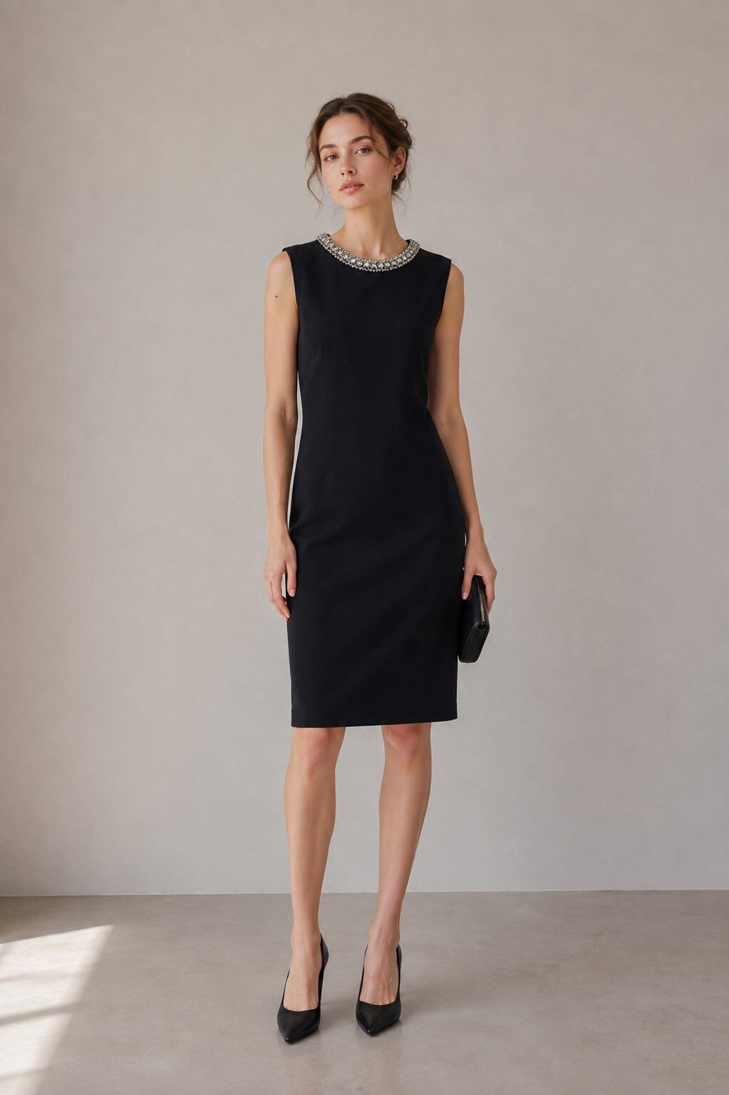 Abito in Maglia con Collo Gioiello - Nero, Beige, Grigio, Marrone
