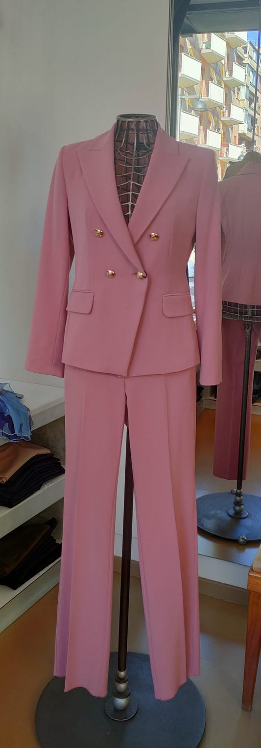 Tailleur pantalone rosa a doppiopetto