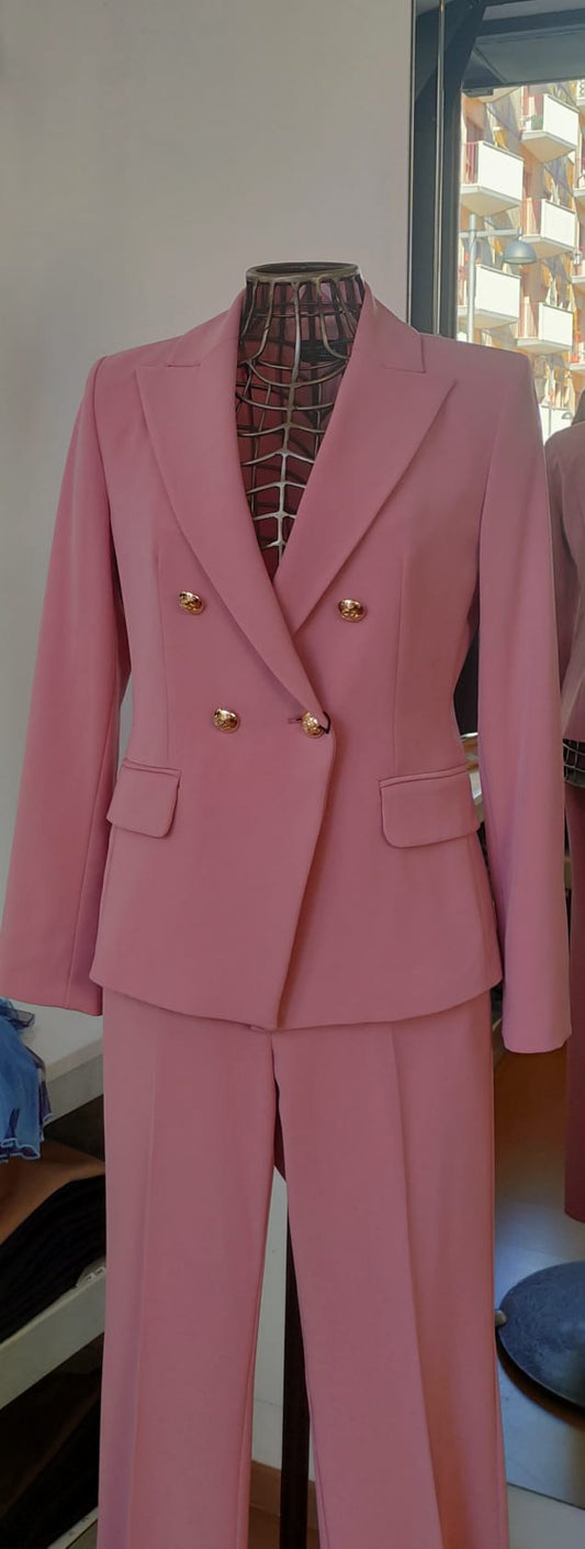 Tailleur pantalone rosa a doppiopetto