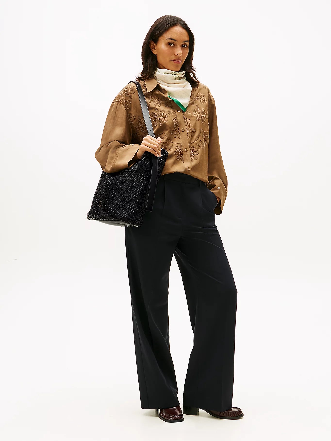 Borsa Hobo Grande in Pelle Vegana Intrecciata e Monogramma TH