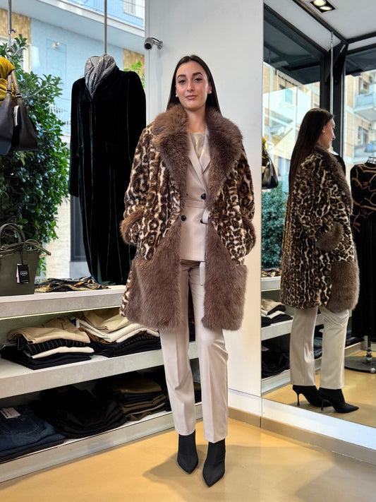 Cappotto in Ecopelliccia "Leopard Chic" con Dettagli a Contrasto