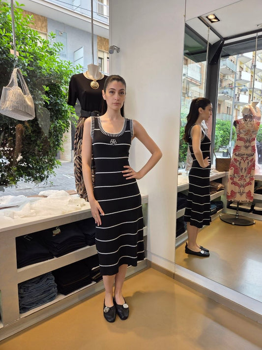 Abito Camelia in Maglia – Chic in Bianco e Nero