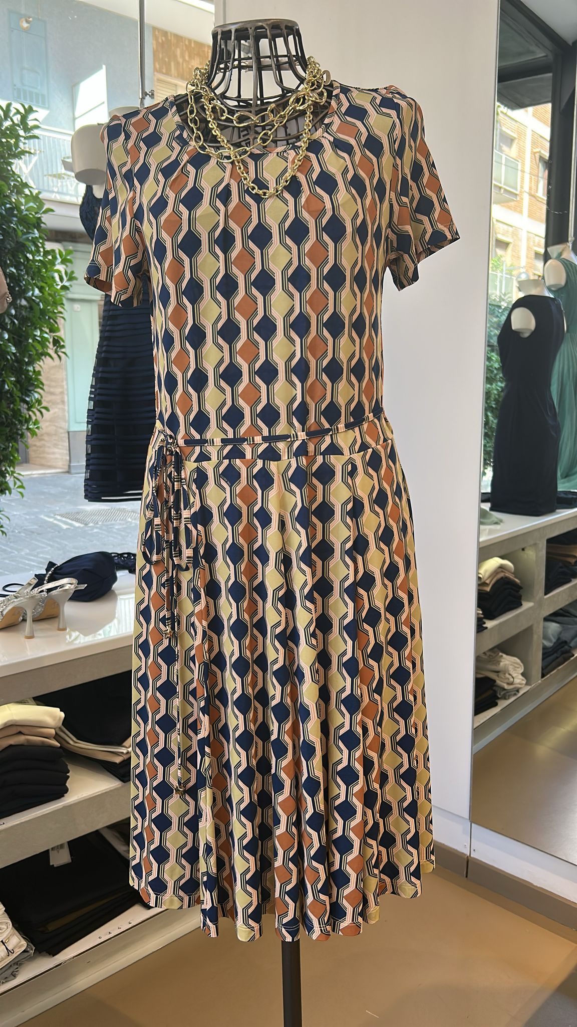Abito Midi in Jersey Fantasia Geometrica - Eleganza Versatile