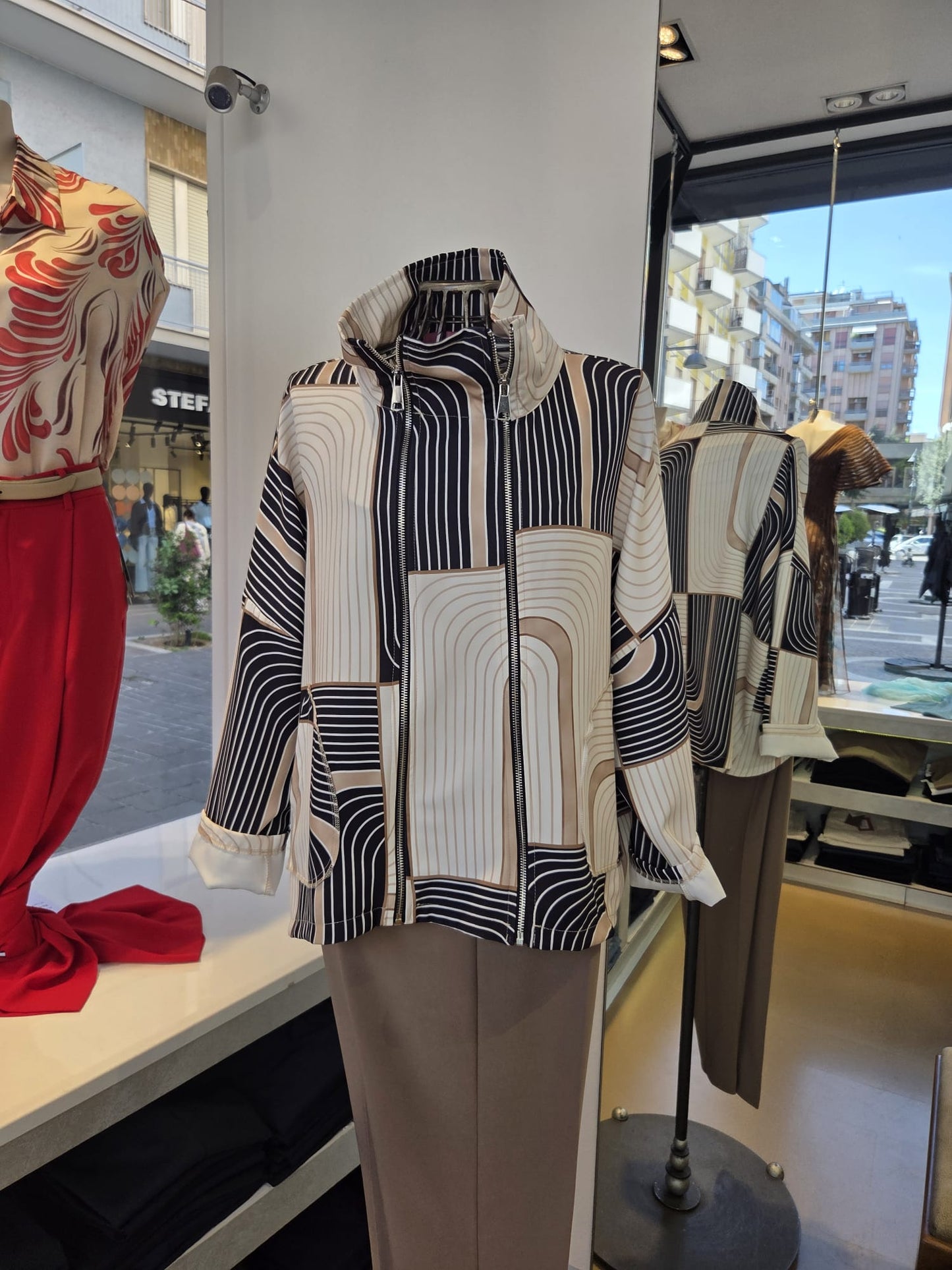 Giacca Oversize Tecnica a Disegno Geometrico