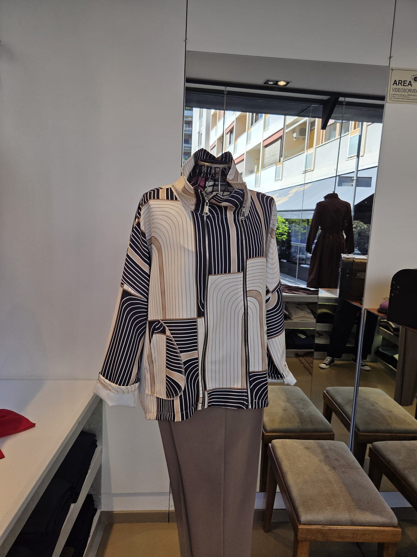 Giacca Oversize Tecnica a Disegno Geometrico