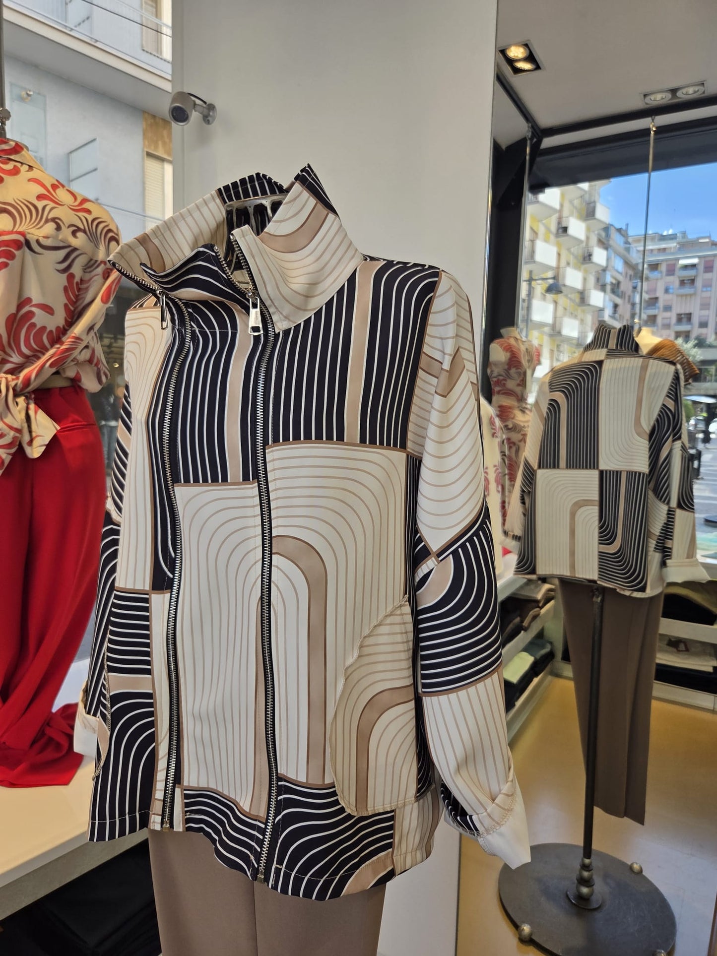Giacca Oversize Tecnica a Disegno Geometrico