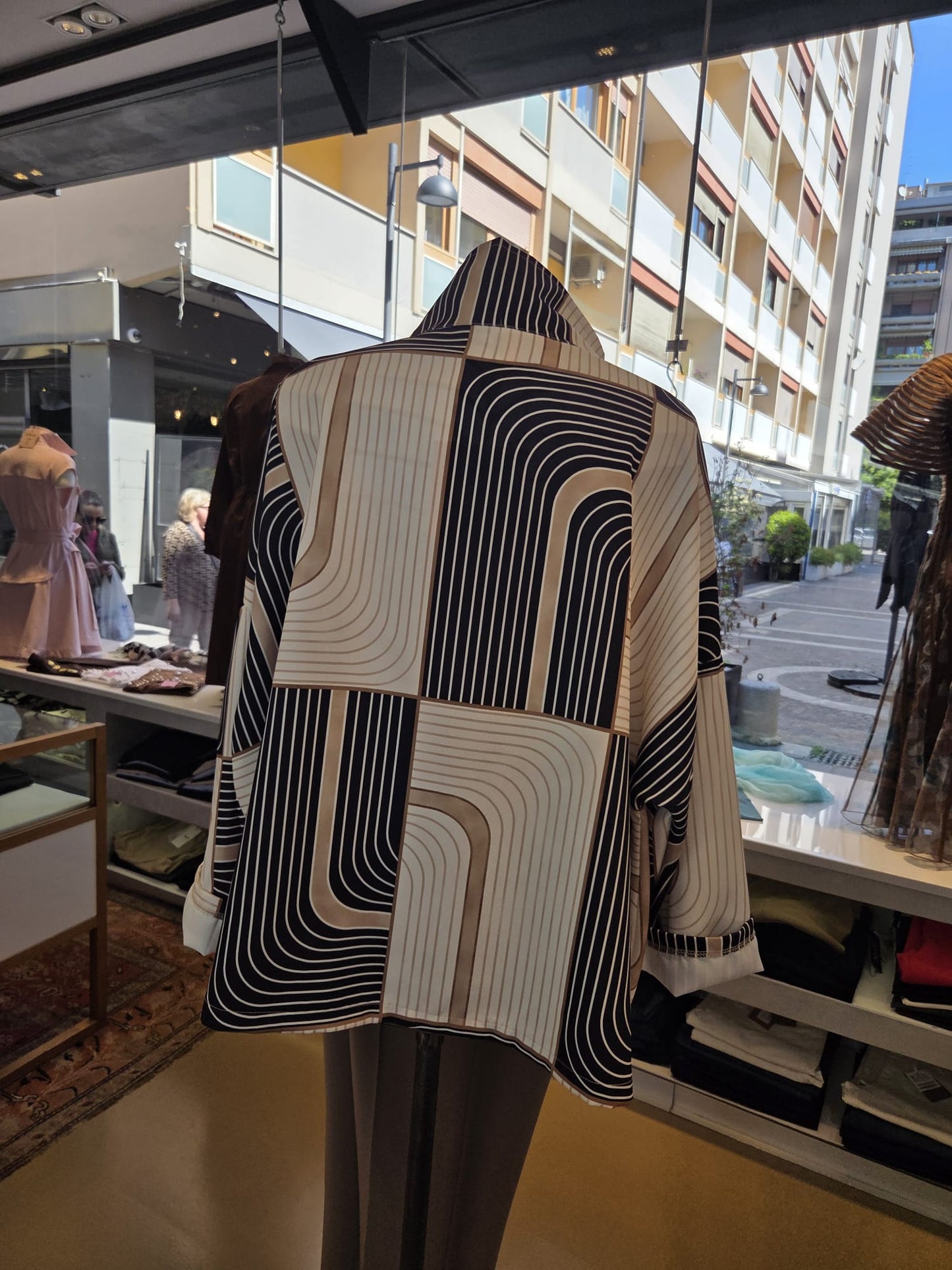 Giacca Oversize Tecnica a Disegno Geometrico