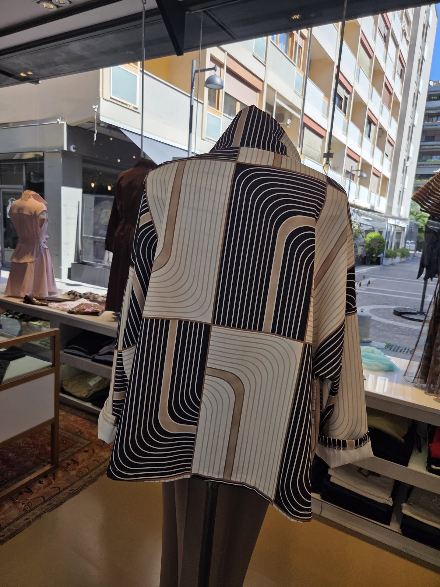Giacca Oversize Tecnica a Disegno Geometrico