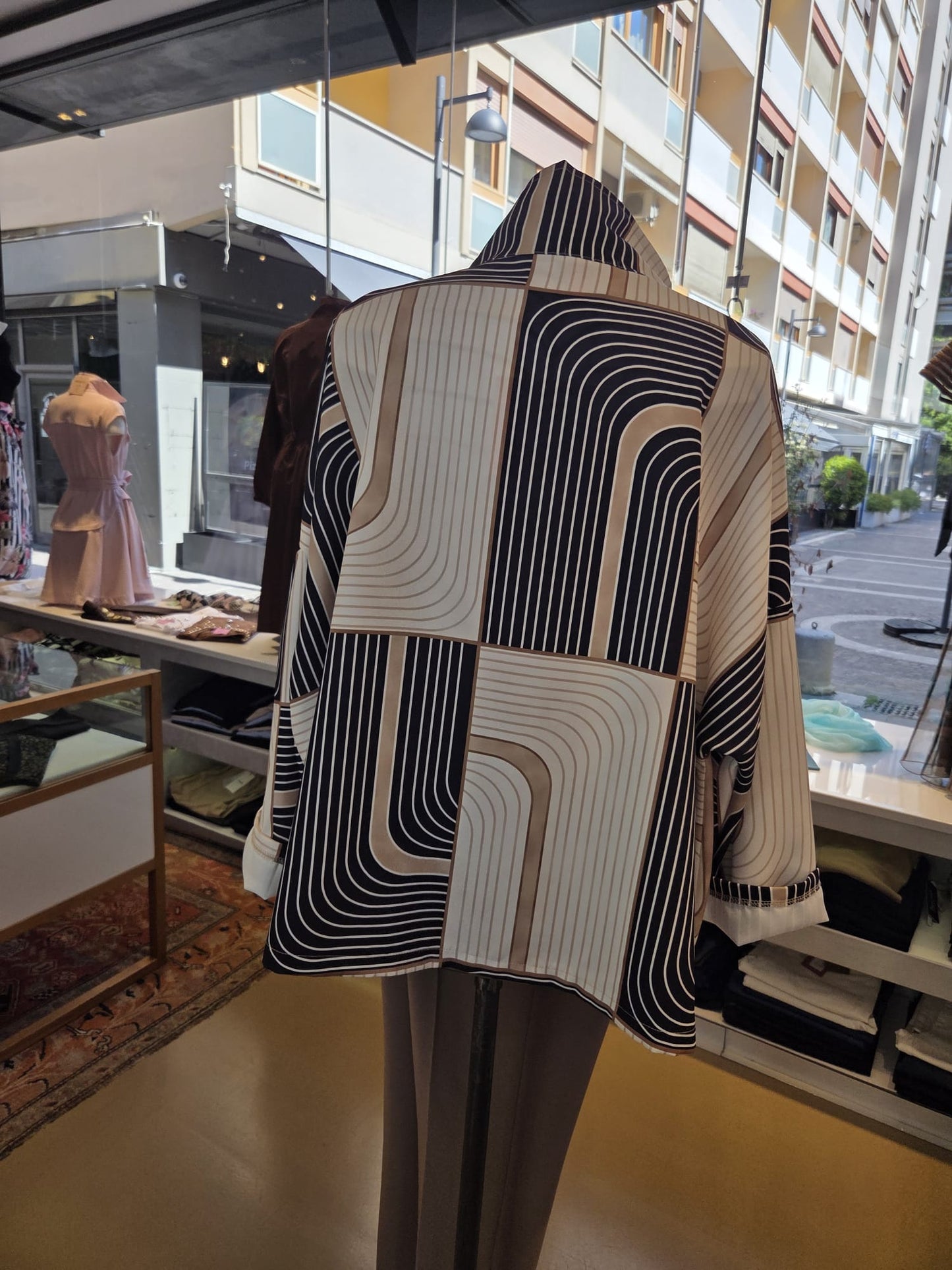 Giacca Oversize Tecnica a Disegno Geometrico