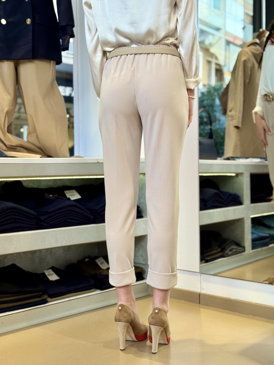 Pantalone alla caviglia con molla in vita - Beige, Nero o Celeste