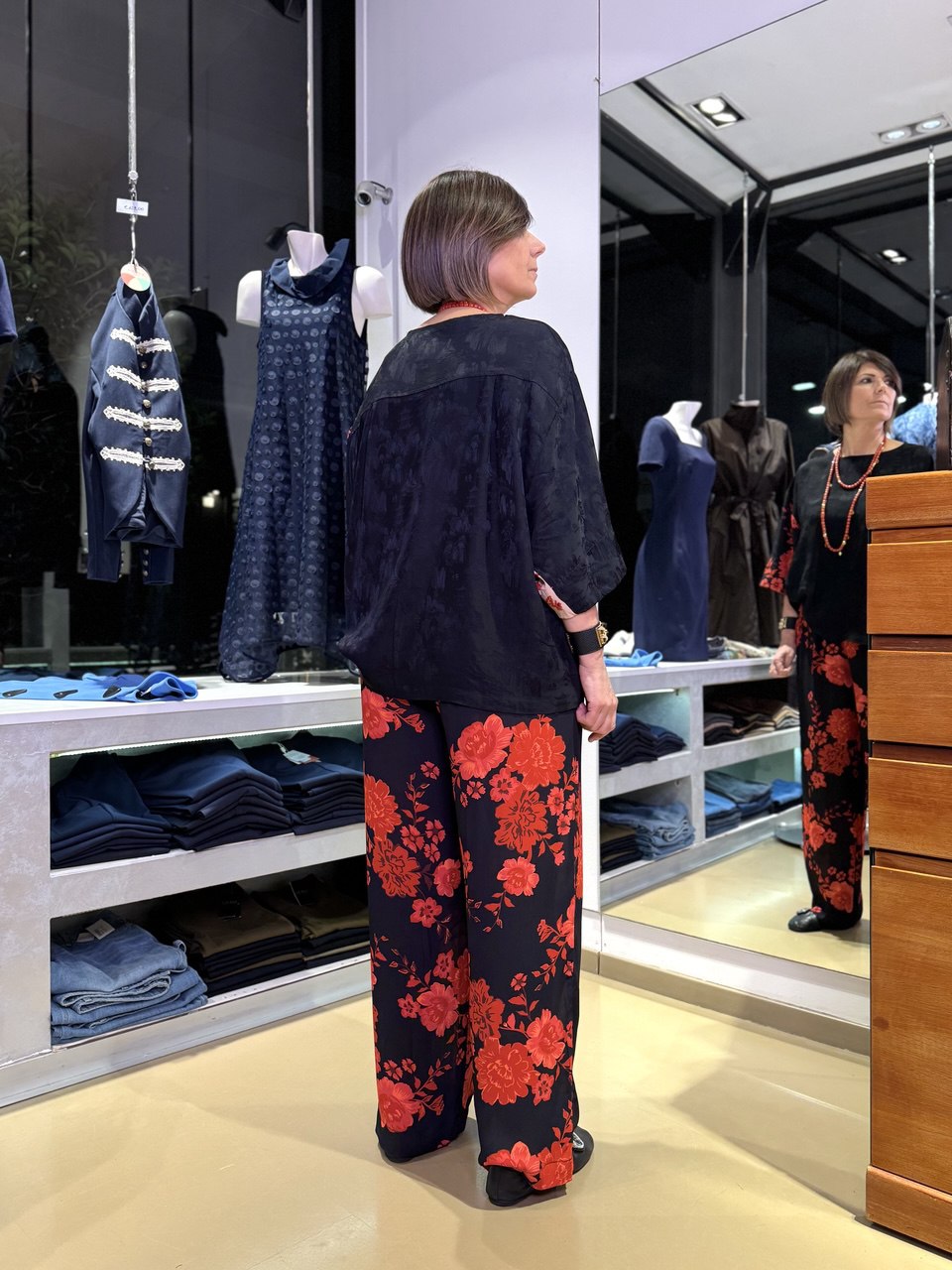 Wide-leg trousers with elasticated waist