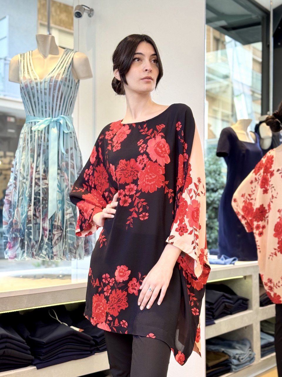 Blusa oversize in viscosa in tessuto operato in stampa floreale