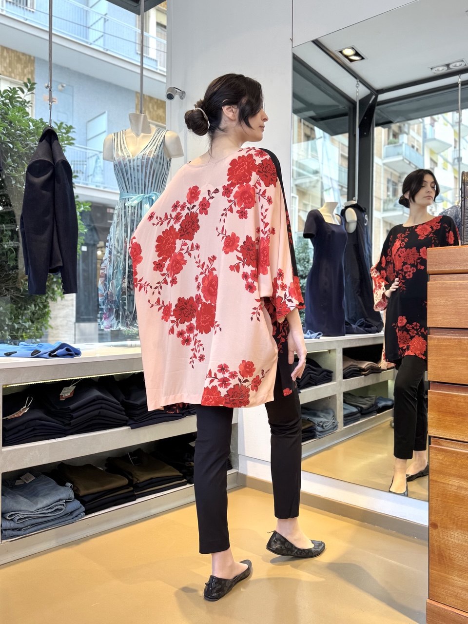 Blusa oversize in viscosa in tessuto operato in stampa floreale