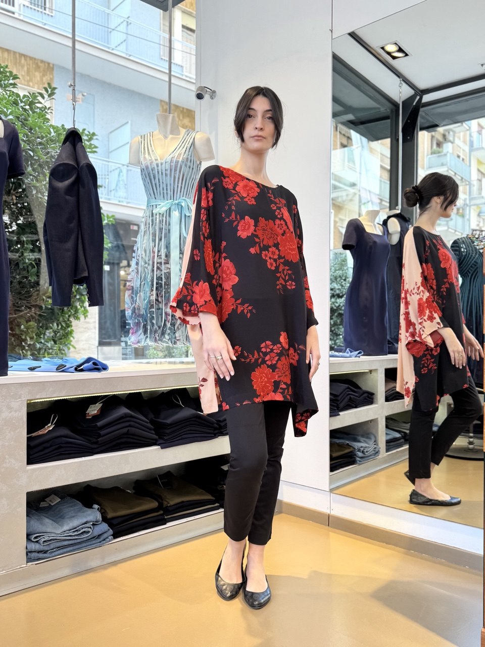 Blusa oversize in viscosa in tessuto operato in stampa floreale