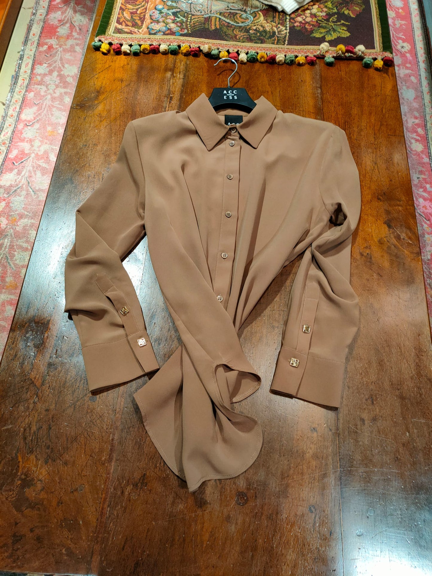 Camicia classica con bottoni a monogramma sui polsini - Rosso, Bordeaux, Beige, Ruggine