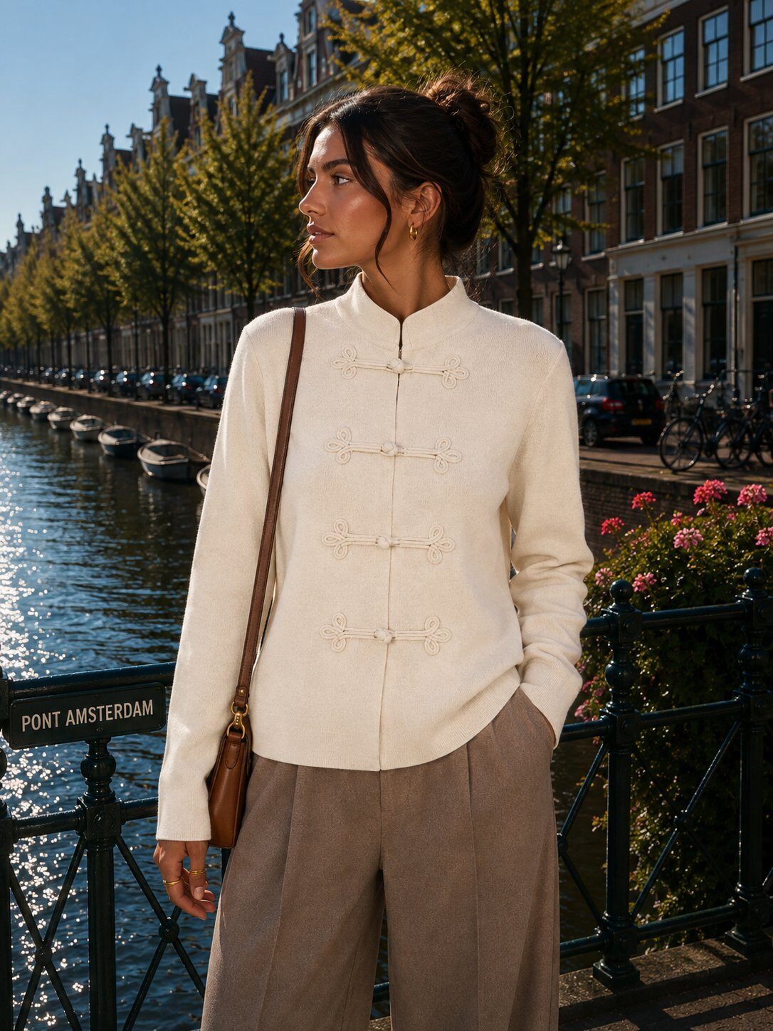 Cardigan con alamari e Colletto Rialzato