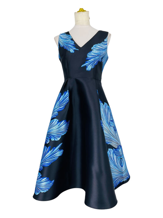 Abito Midi Blu Navy con Stampa Foglie Blu in Tessuto Lucido Sostenuto
