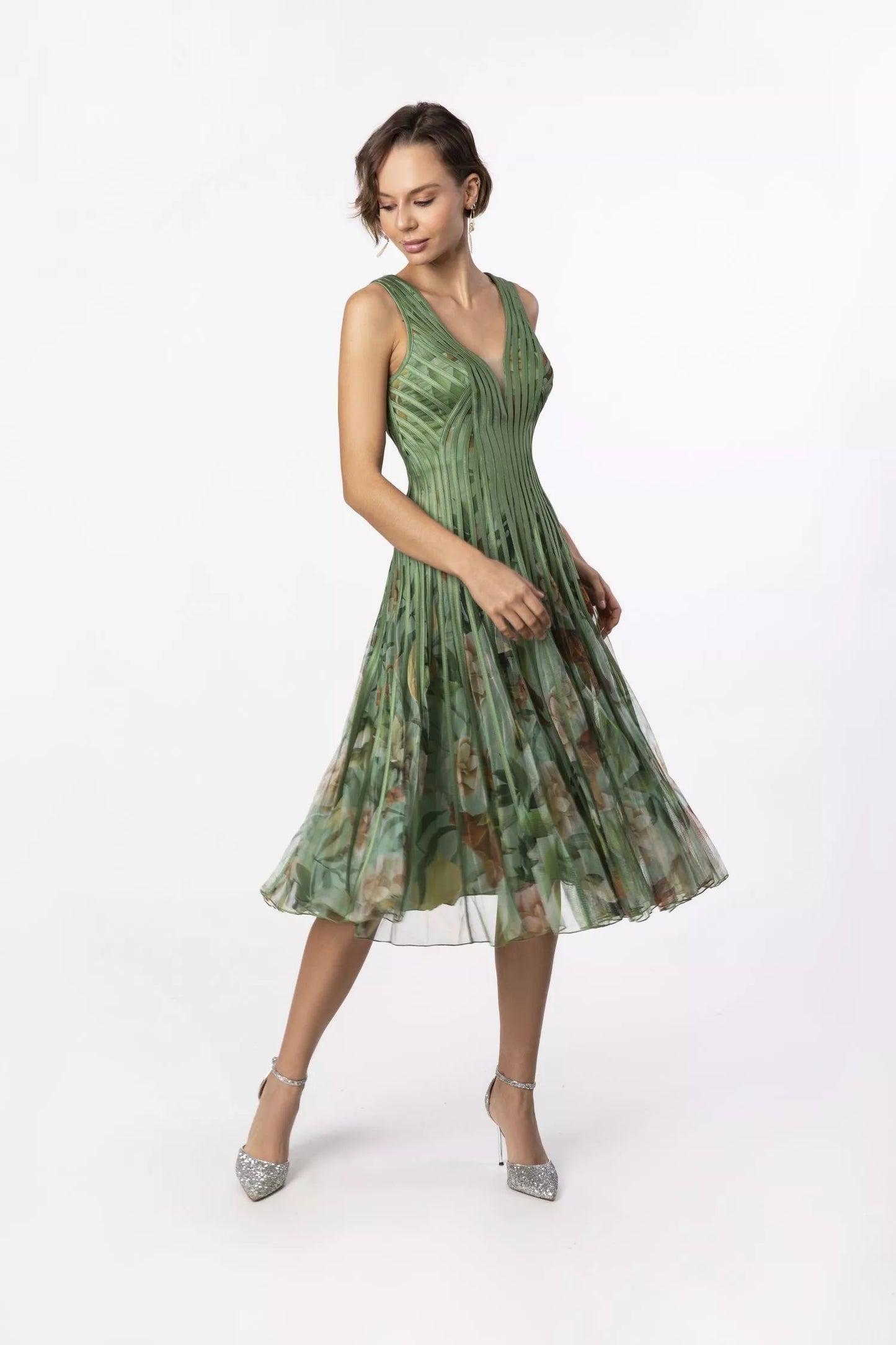 Abito Verde Oliva con scollo a v e profili in raso