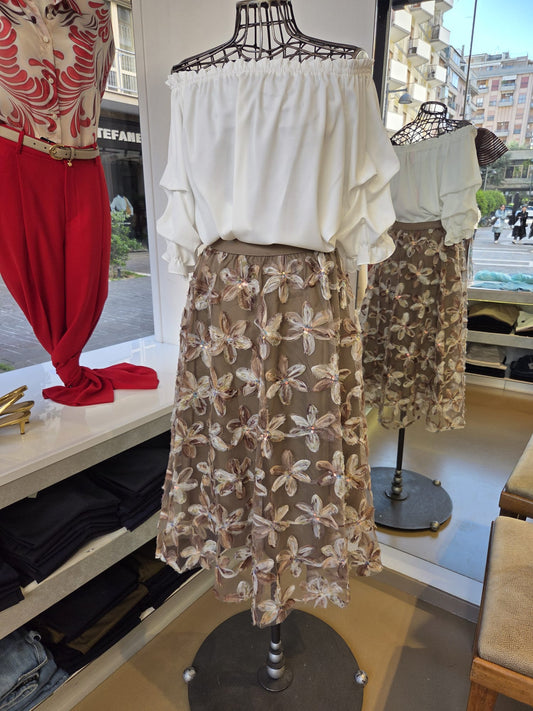 Gonna in Tulle con Fiori Applicati - Cammello, Nera