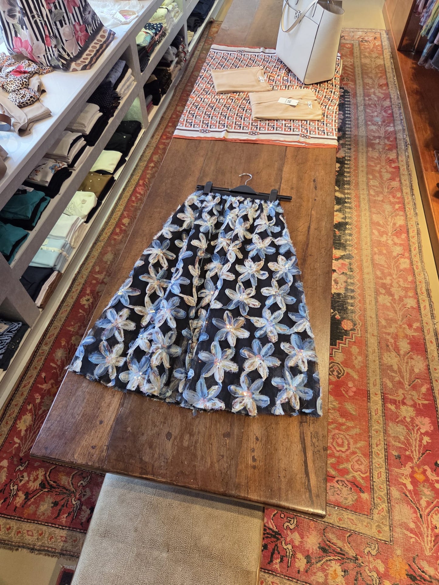 Gonna in Tulle con Fiori Applicati - Cammello, Nera