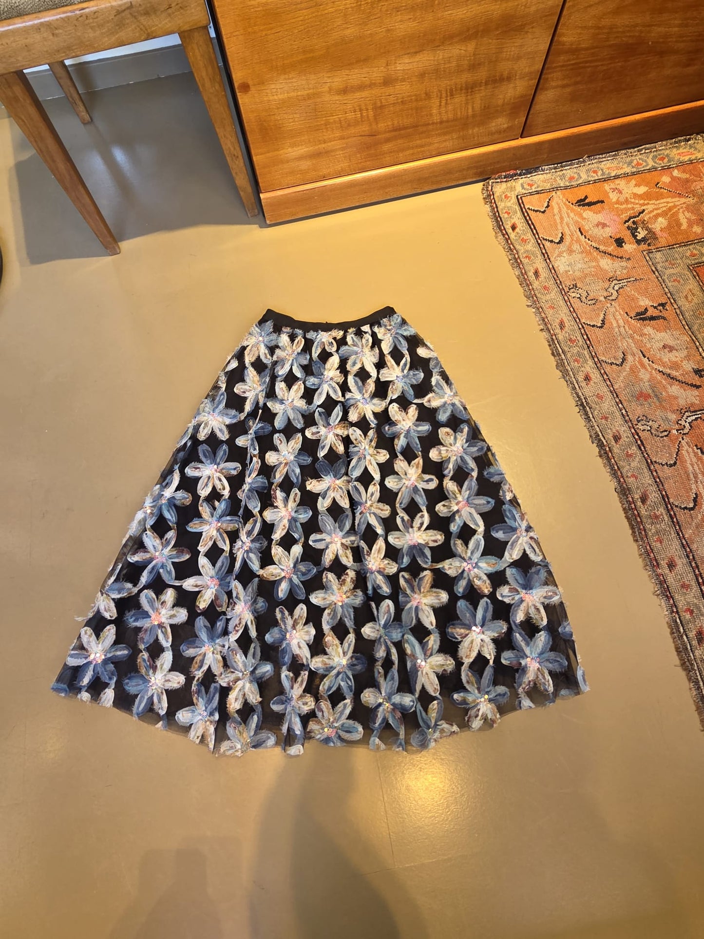 Gonna in Tulle con Fiori Applicati - Cammello, Nera