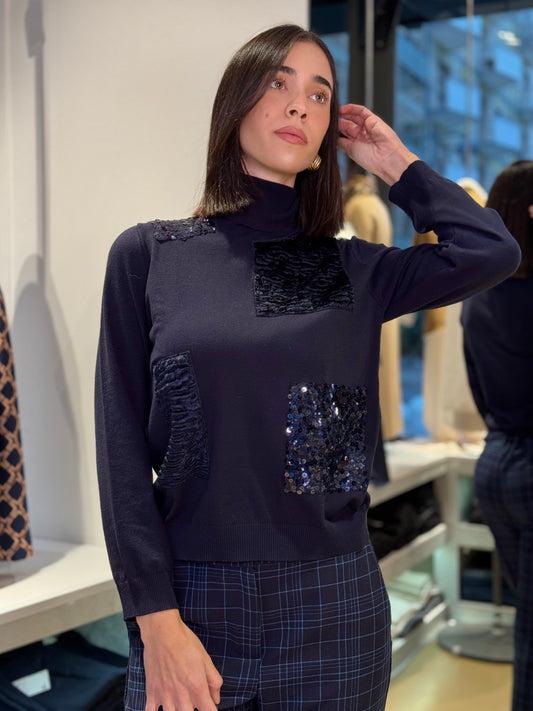 Maglia a collo alto con applicazioni