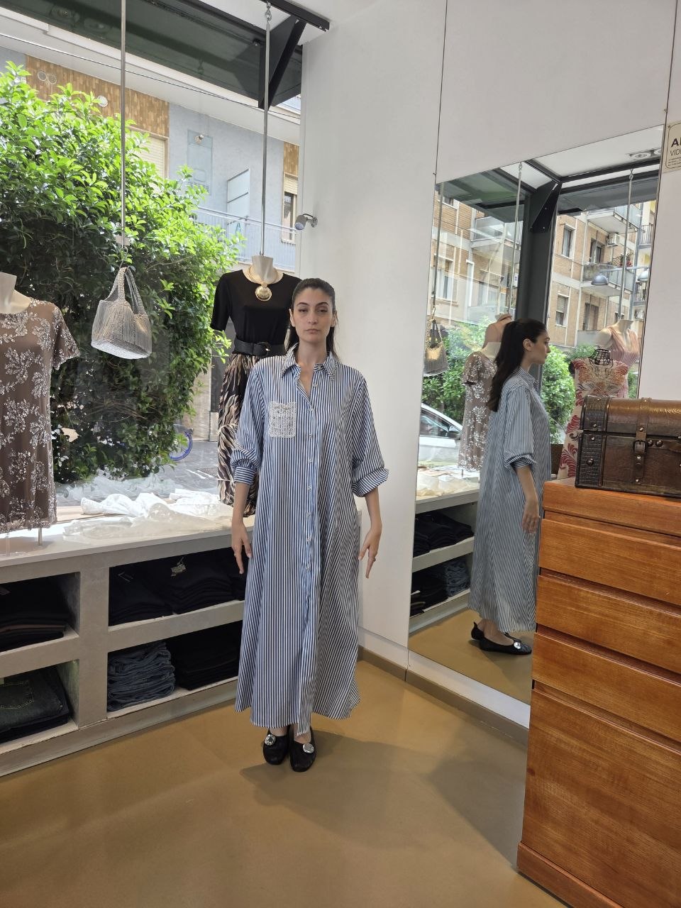 Abito Chemisier Maxi a Righe con Taschino in Pizzo