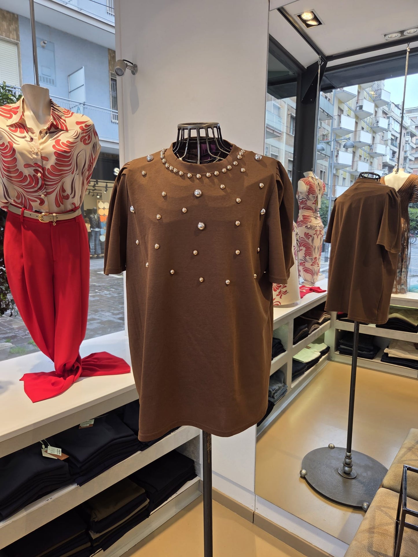 T-Shirt con Borchiette - Beige, Marrone, Nera