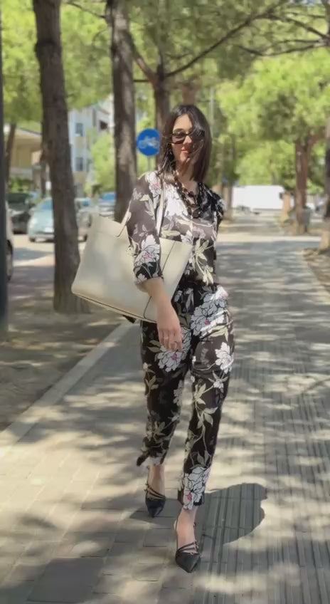 Camicia in viscosa stampata con fondo nero
