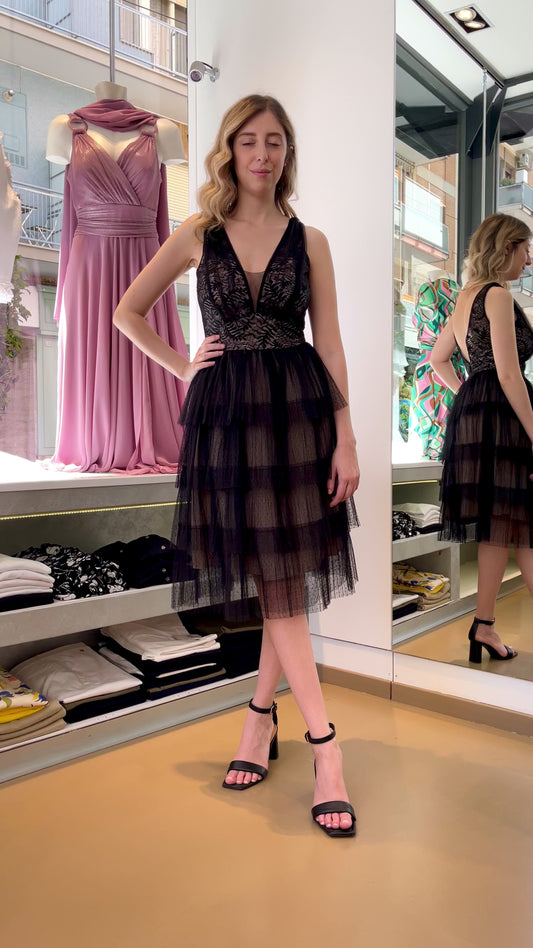 Abito elegante in pizzo e tulle con balze