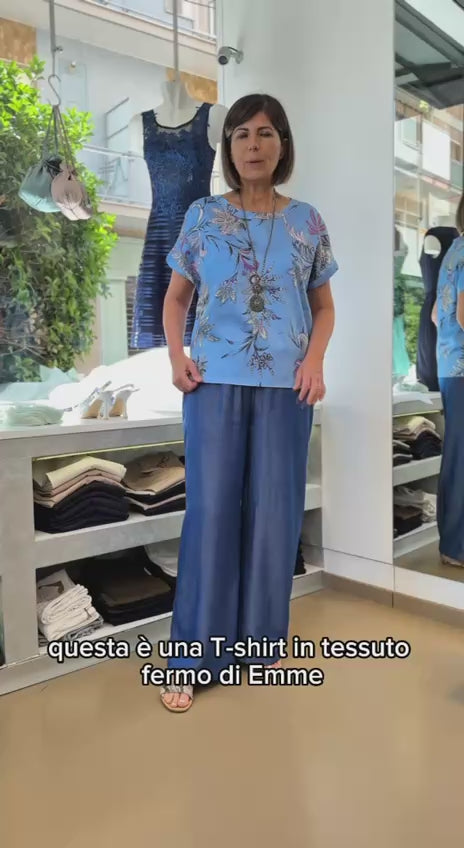 Blusa azzurra in twill stampato
