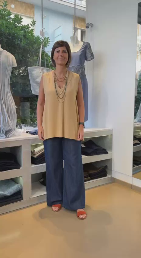 Blusa smanicata color caramello