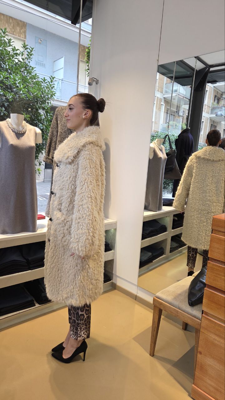 Cappotto Stile Montgomery in Finta Pelliccia di Astrakan