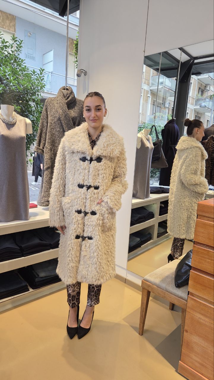Cappotto Stile Montgomery in Finta Pelliccia di Astrakan