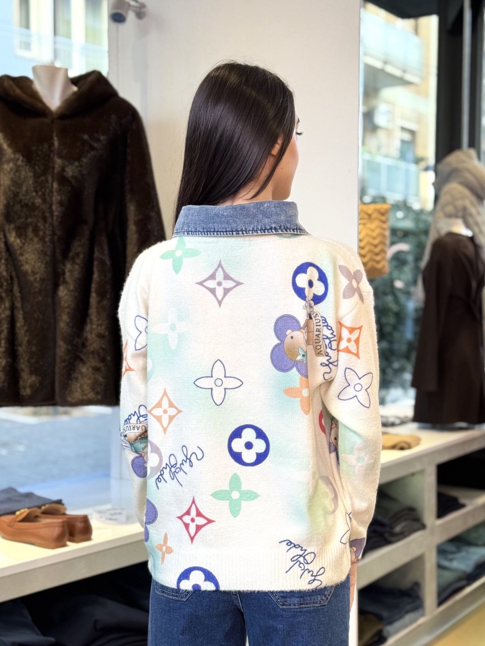 Maglia Stampa Couture con Colletto Denim Staccabile- Bianca o Cammello
