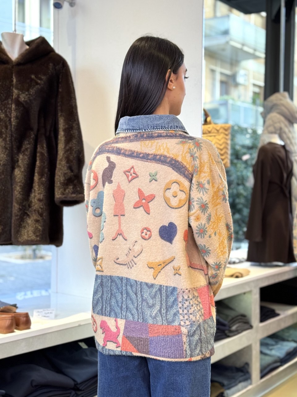 Maglia Stampa Couture con Colletto Denim Staccabile- Bianca o Cammello